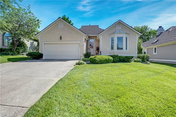 5232 W 121st ST, Overland Park, KS 66209