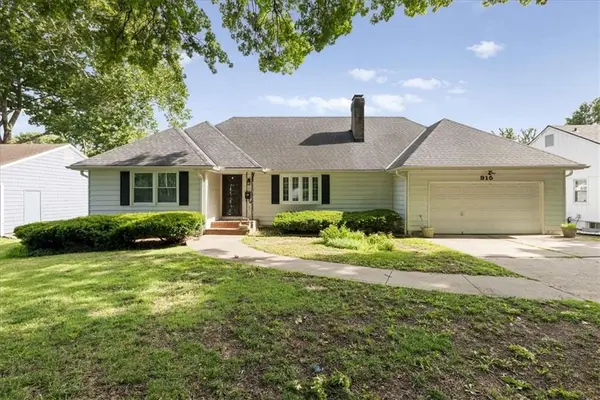 915 W 85th ST, Kansas City, MO 64114