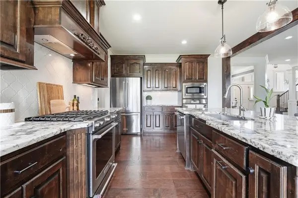 19718 W 94th TER, Lenexa, KS 66220