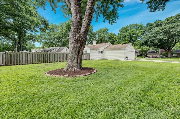 4901 Pawnee DR, Roeland Park, KS 66205