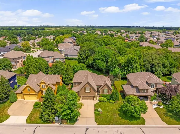 17595 S Brockway ST, Olathe, KS 66062