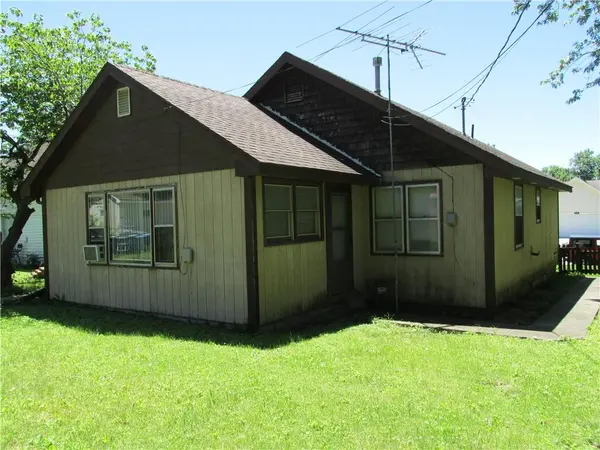 214 W 7th ST, Cameron, MO 64429