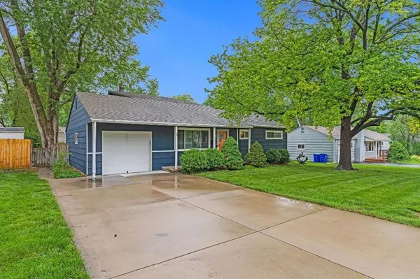 6900 W 72nd TER, Overland Park, KS 66204