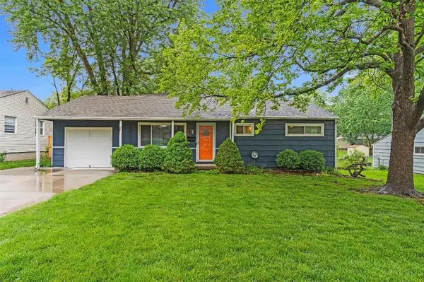 6900 W 72nd TER, Overland Park, KS 66204