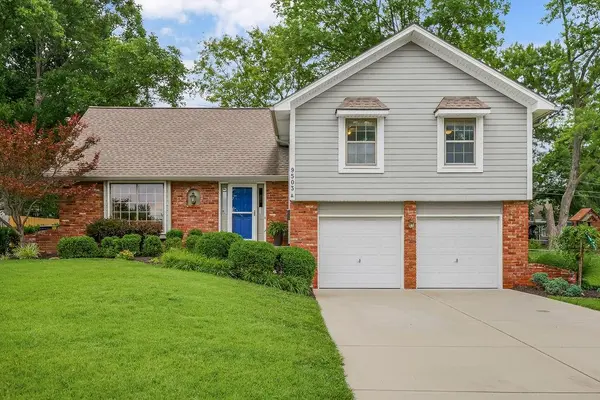 9503 Farley CIR, Overland Park, KS 66212