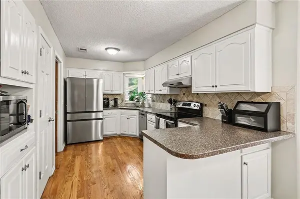 14317 S Blackfoot DR, Olathe, KS 66062