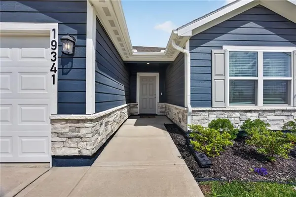 19341 Belford ST, Spring Hill, KS 66083