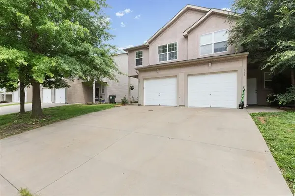 228 N 4th TER, Louisburg, KS 66053