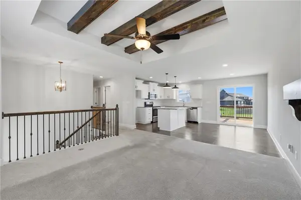 1109 SW Arborway DR, Lee's Summit, MO 64082