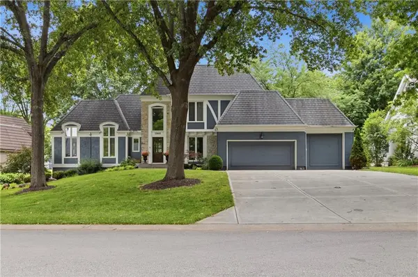 12603 Pawnee LN, Leawood, KS 66209