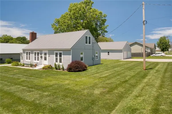 109 E Chestnut ST, Hamilton, MO 64644