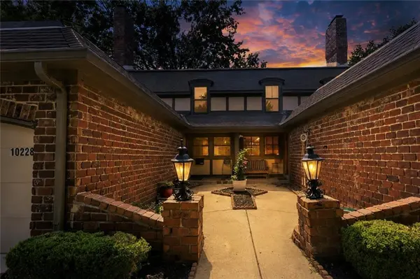 10228 ROBINSON ST, Overland Park, KS 66212