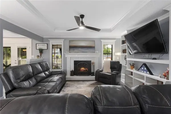 300 NW Arbor DR, Blue Springs, MO 64014