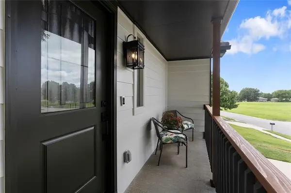 300 NW Arbor DR, Blue Springs, MO 64014