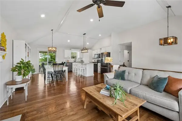 1206 Viola ST, Smithville, MO 64089