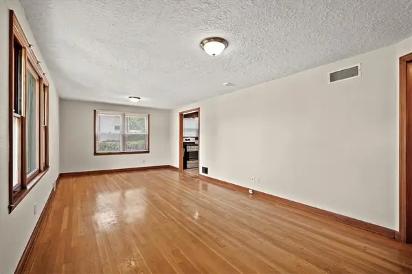 8905 E 55TH ST, Raytown, MO 64133