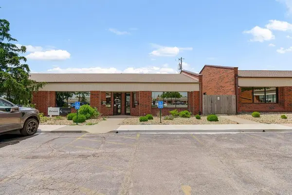 1924 Copper Oaks CIR, Blue Springs, MO 64015