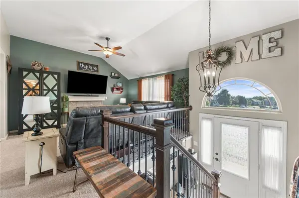 19204 Corbyn LN, Smithville, MO 64089