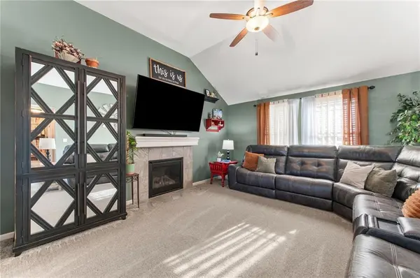 19204 Corbyn LN, Smithville, MO 64089