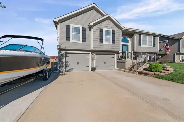 19204 Corbyn LN, Smithville, MO 64089