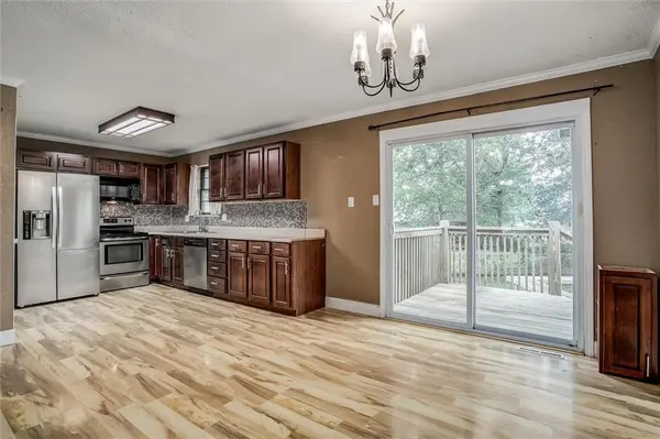 2500 SW Jackson CT, Blue Springs, MO 64015