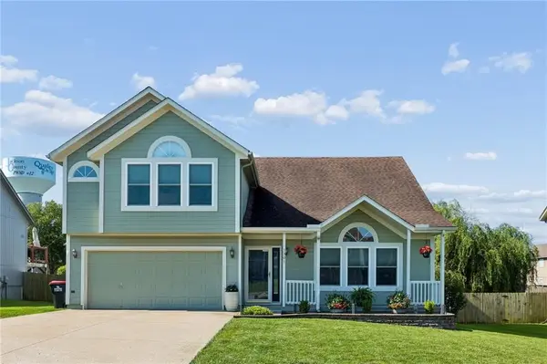 1301 Bradford DR, Greenwood, MO 64034