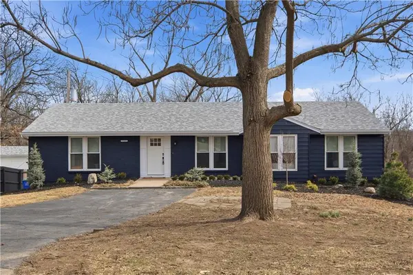 9905 W 60th TER, Merriam, KS 66203