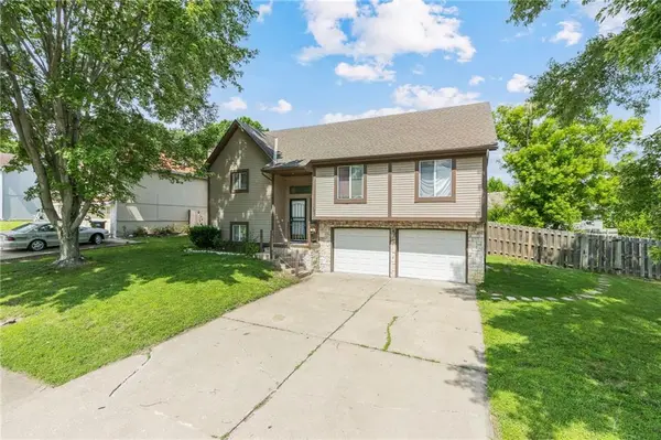 403 NE Station DR, Lee's Summit, MO 64086