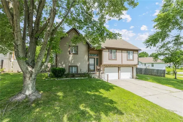 403 NE Station DR, Lee's Summit, MO 64086