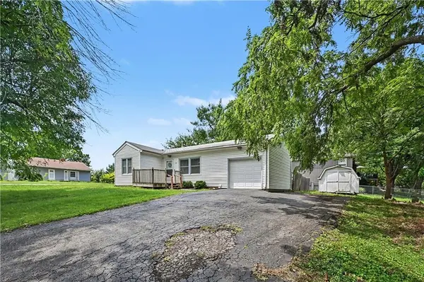 100 NE 73rd ST, Gladstone, MO 64118