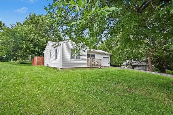 100 NE 73rd ST, Gladstone, MO 64118
