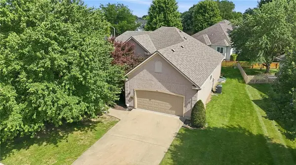 2701 W 137th PL, Leawood, KS 66224