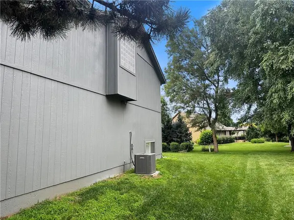 8503 W 156 TER, Overland Park, KS 66223