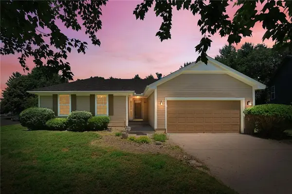 1810 NW Harbor CT, Blue Springs, MO 64015