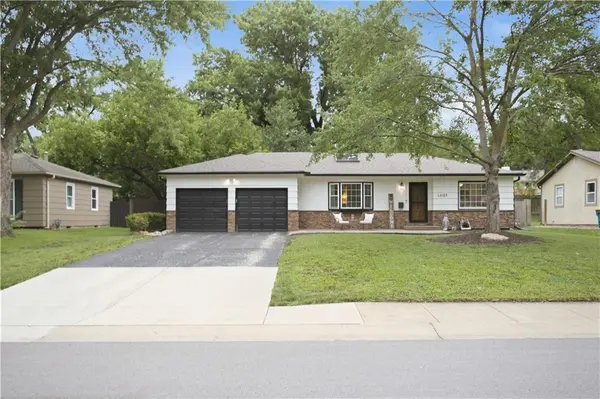 13122 Logan LN, Lenexa, KS 66215
