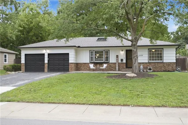 13122 Logan LN, Lenexa, KS 66215