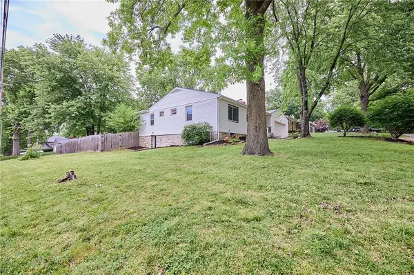 7414 W 55th ST, Overland Park, KS 66202