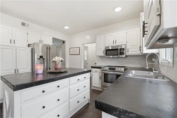 8004 W 144th PL, Overland Park, KS 66223