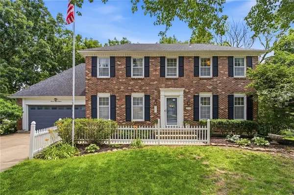 11711 W 100th TER, Overland Park, KS 66214
