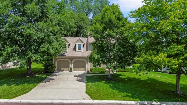 7930 W 117th ST, Overland Park, KS 66210