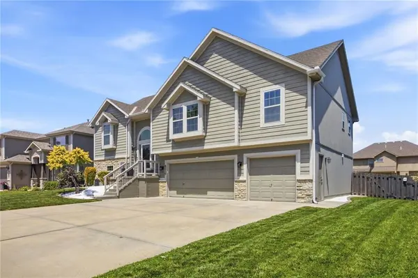 8210 NE 102nd ST, Kansas City, MO 64157