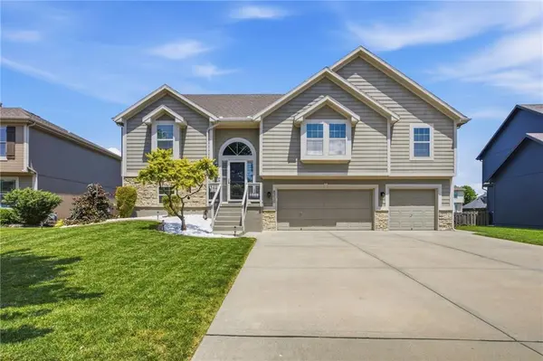8210 NE 102nd ST, Kansas City, MO 64157