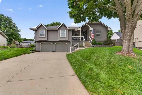207 NE Bridge PL, Blue Springs, MO 64014