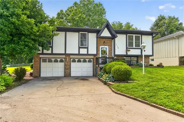 719 S 6th ST, Edwardsville, KS 66111