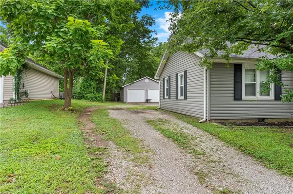 511 W Ashland ST, Nevada, MO 64772