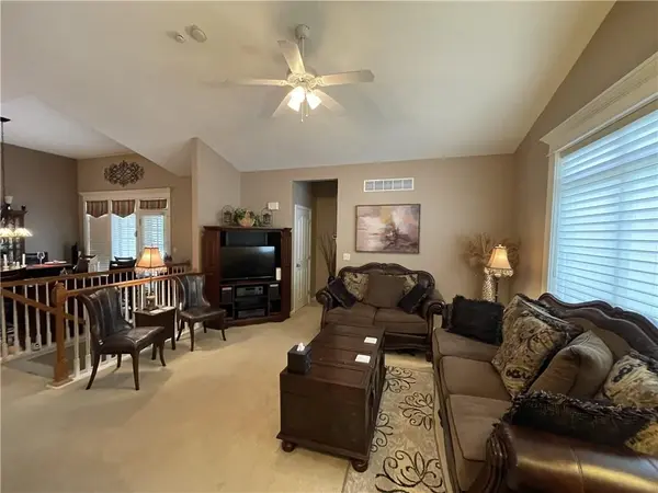 15756 S Sunset DR #703, Olathe, KS 66062