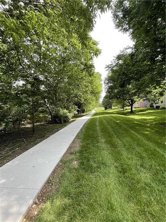 15756 S Sunset DR #703, Olathe, KS 66062