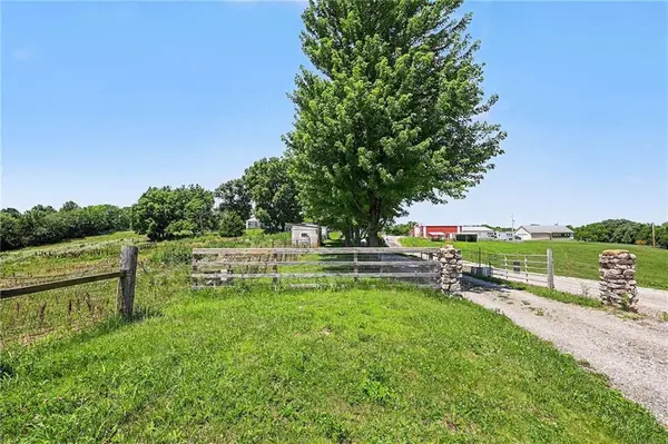 9220 NW N HWY, Kansas City, MO 64153