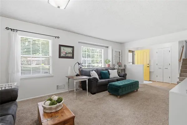 9009 W 82nd PL, Overland Park, KS 66204