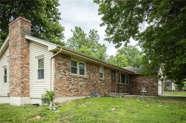 1602 NE 75th TER,  Gladstone,  MO 64118